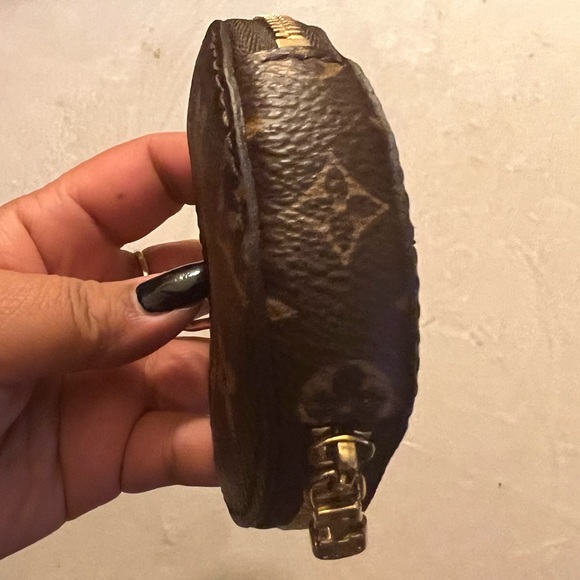 👑✅PRICE FIRM✅ AUTHENTIC Louis Vuitton Monogram Coin Pouch - Picture 6 of 17